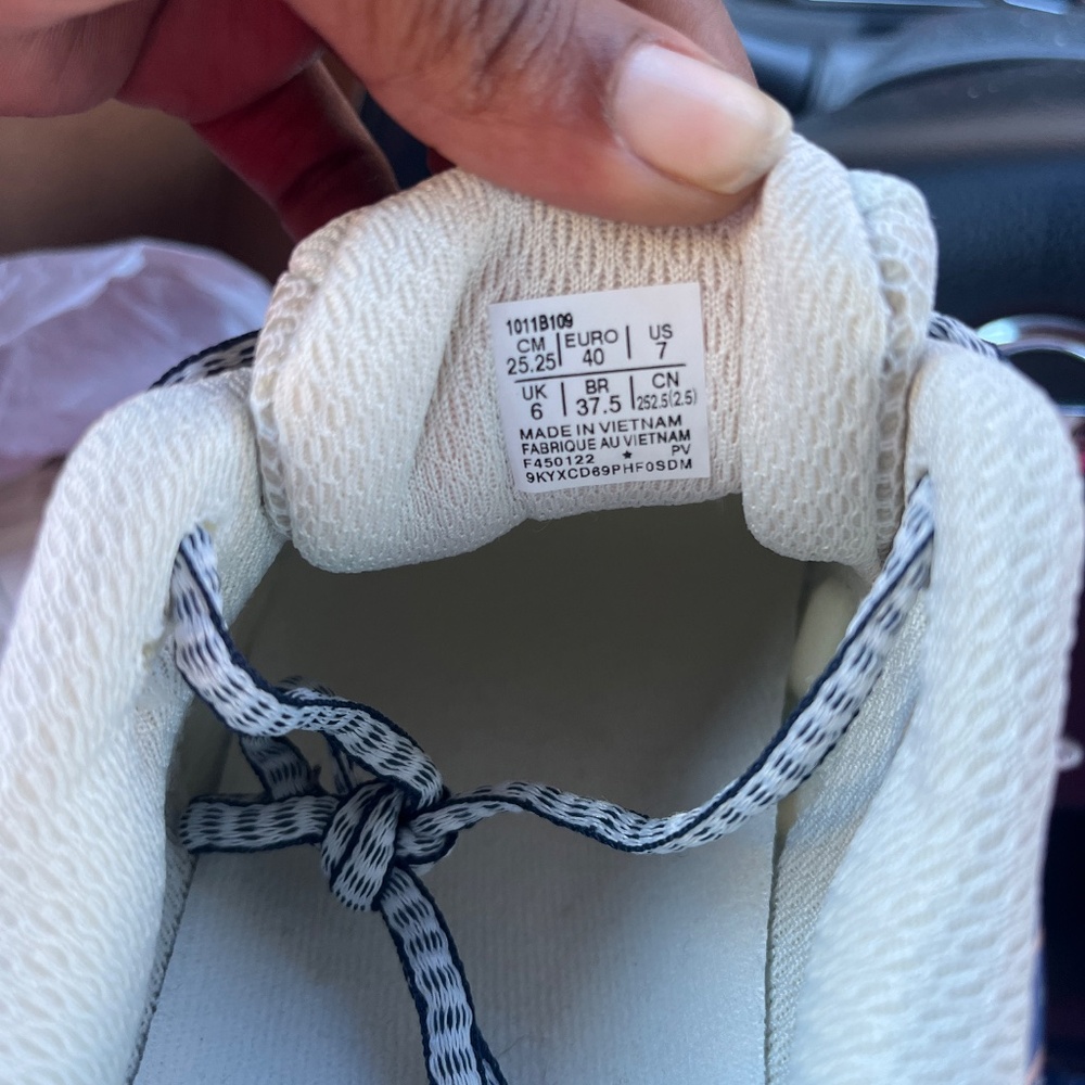 ASICS size 7 - Picture 4 of 4